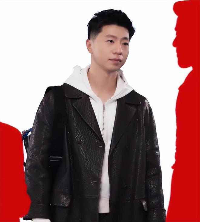 贾玲瘦成许晴马伊琍骨相高级马龙帅翻全场AG旗舰厅app2025春节广告大片：(图16)