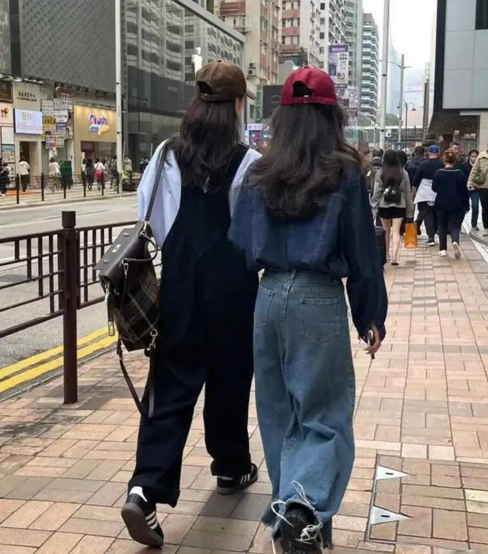 裙不上膝、鞋不带跟”却个个洋气又时髦AG旗舰厅去了香港才发现满街都是“(图5)