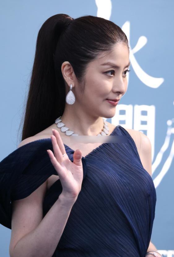 实:刘嘉玲脸垮了舒淇又嫩了胡杏儿赢麻AG旗舰厅app澳门水舞间镜头好真(图4) 实:刘嘉玲脸垮了舒淇又嫩了胡杏儿赢麻AG旗舰厅app澳门水舞间镜头好真(图4)