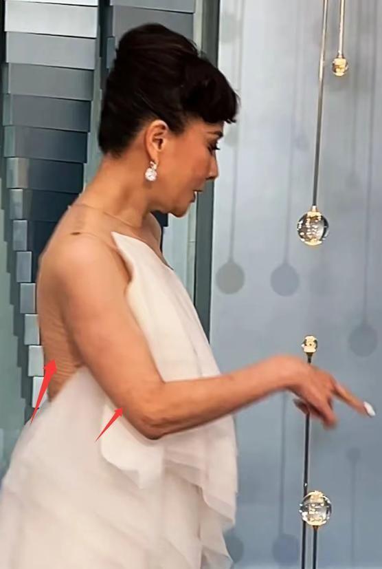 实:刘嘉玲脸垮了舒淇又嫩了胡杏儿赢麻AG旗舰厅app澳门水舞间镜头好真(图8) 实:刘嘉玲脸垮了舒淇又嫩了胡杏儿赢麻AG旗舰厅app澳门水舞间镜头好真(图8)