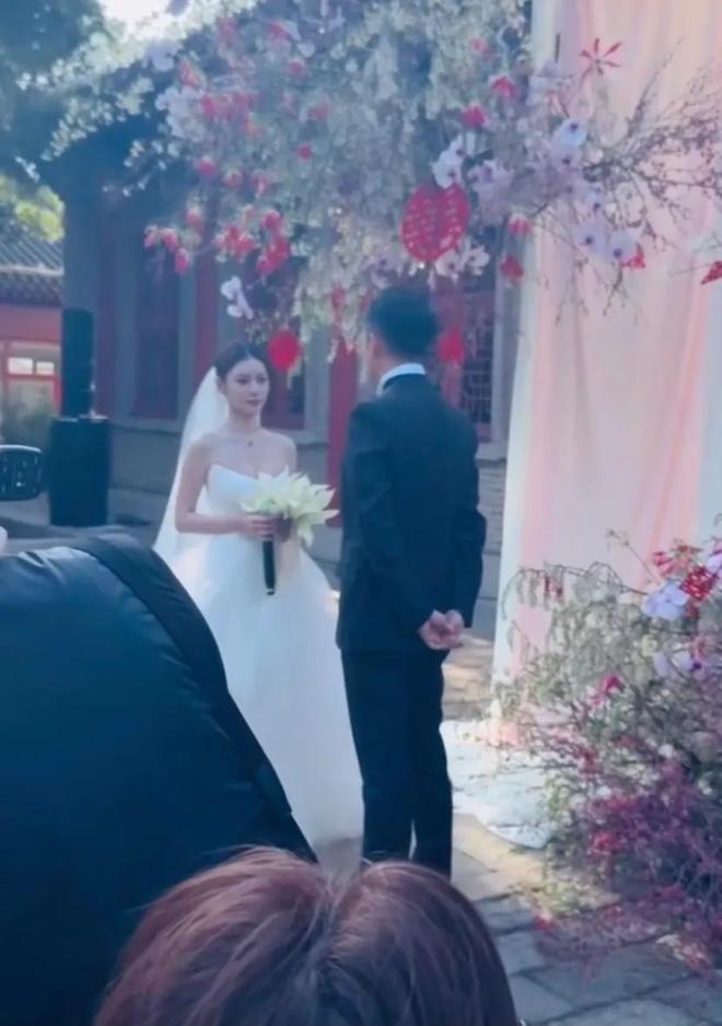 他和马筱梅的婚礼太潦草四合院布置简陋AG旗舰厅最新版汪小菲二婚穿高跟皮鞋(图6)