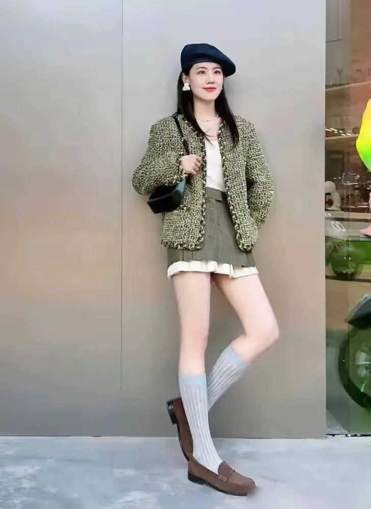 尽量不穿短裙、长裙更优雅得体谁穿谁美AG旗舰厅最新版四五十岁女人假期出门(图6)