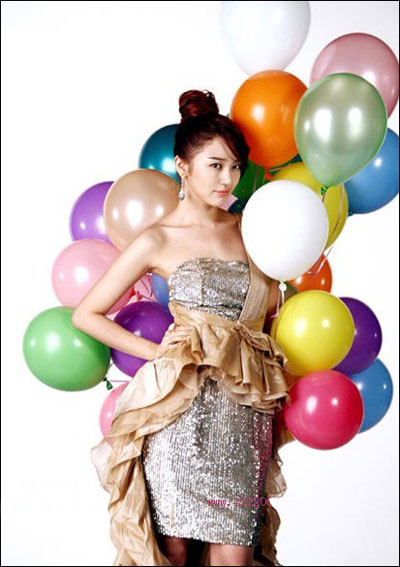 600拜托小姐尹恩惠：诠释天秤座服装概念fontAG旗舰厅娱